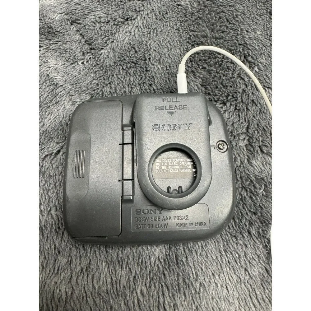 Vintage Compact Sony Am/FM Walkman with Apple Earpods w/Mic. Works great! Runs